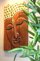 Triptico de madera de Buda en Royal Thai masaje